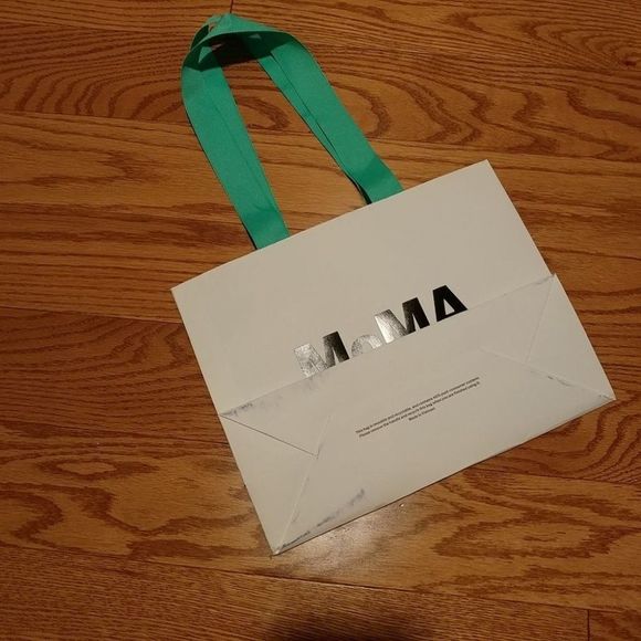 Free with purchase* | Museum of Metropolitan Arts paper shopping or gift bag - Picture 3 of 3